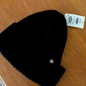 Ugg’s oversized Cuff hat black